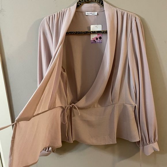 NWT Dainty Hooligan Smooth Talker Blush Wrap Blouse LARGE - Picture 7 of 11